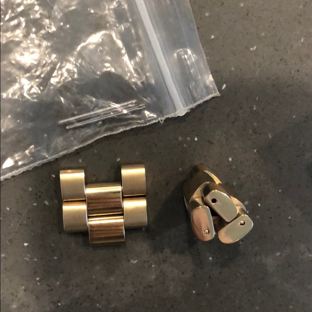 Michael Korda extra gold links